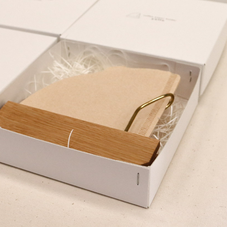 白箱に入ったyottoのパッケージ