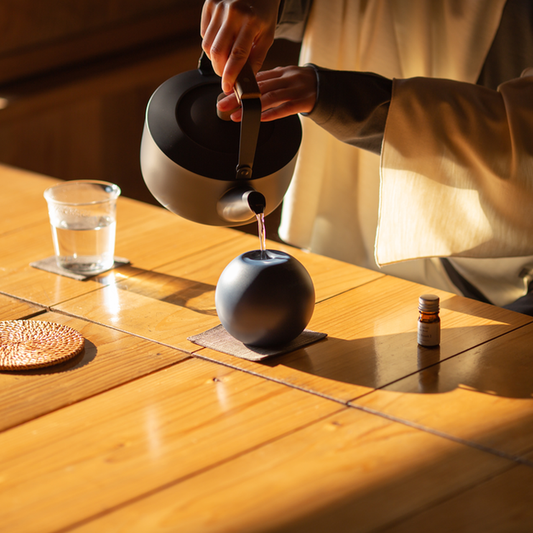 TIME VASE お湯を注ぐと色が変わる有田焼のアロマポット
