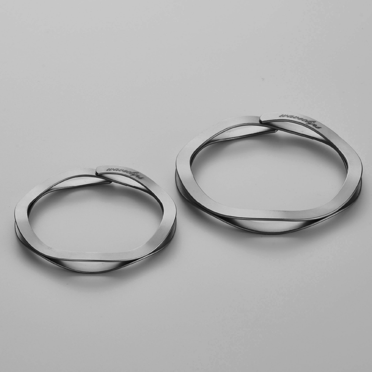 大と小。waveclipsの刻印入り